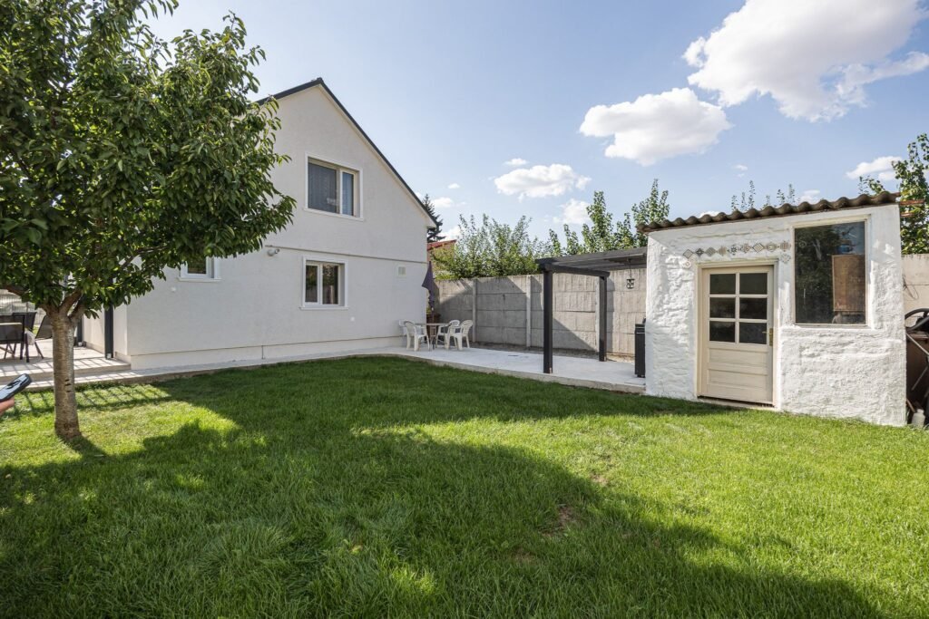 Casă spațioasă, 2 dormitoare,  terasă – zona Lebăda, comision 0% De vânzare Casă spațioasă, 2 dormitoare,  terasă – zona Lebăda, comision 0% în zona Bujac 3 camere 2 dormitoare Arad 8