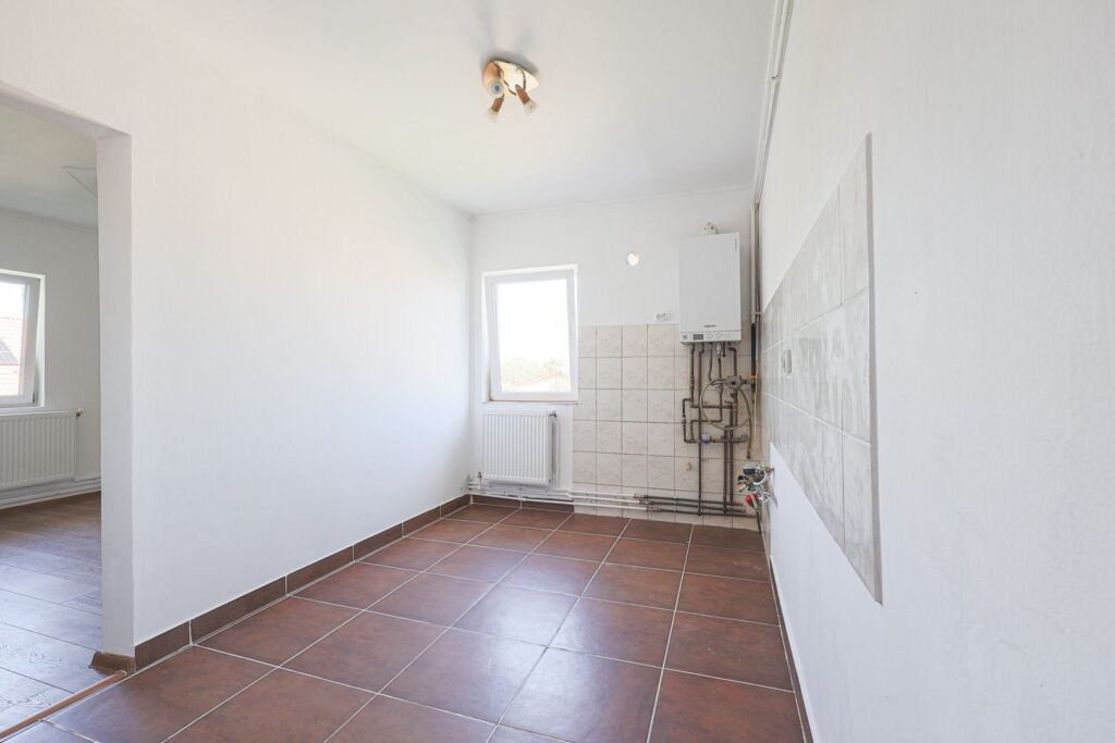 PRET NOU! Apartament 1 camera – renovat – Parneava, Arad – COMISION 0 De vânzare PRET NOU! Apartament 1 camera – renovat – Parneava, Arad – COMISION 0 în zona Parneava 1 camera Arad 3