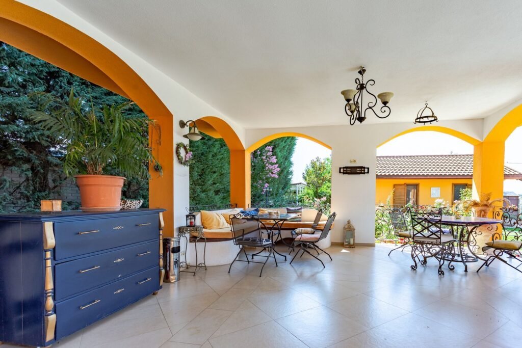 De vânzare Pensiune cotată 9+ pe Booking – O bijuterie imobiliară de 4 margarete! în zona Vest 10 camere Arad 1