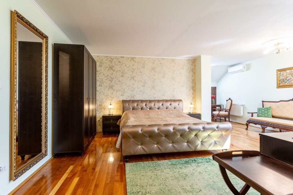 De vânzare Pensiune cotată 9+ pe Booking – O bijuterie imobiliară de 4 margarete! în zona Vest 10 camere Arad 9