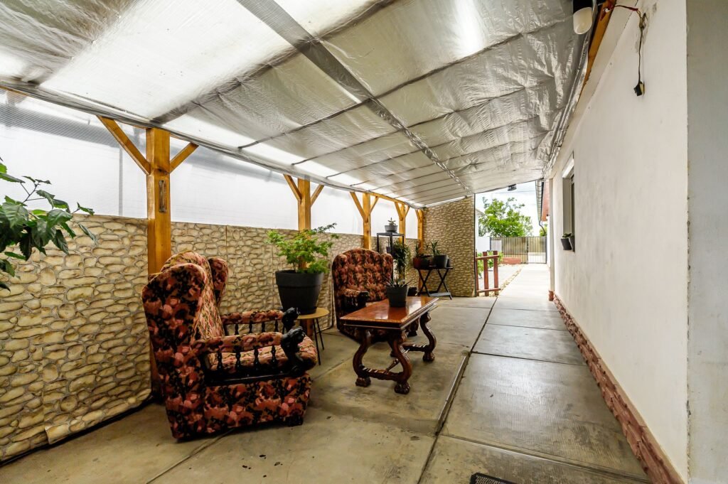 De vânzare REZERVAT! Casă locuibilă în Sânleani. în zona Arad 4 camere 3 dormitoare Arad 4