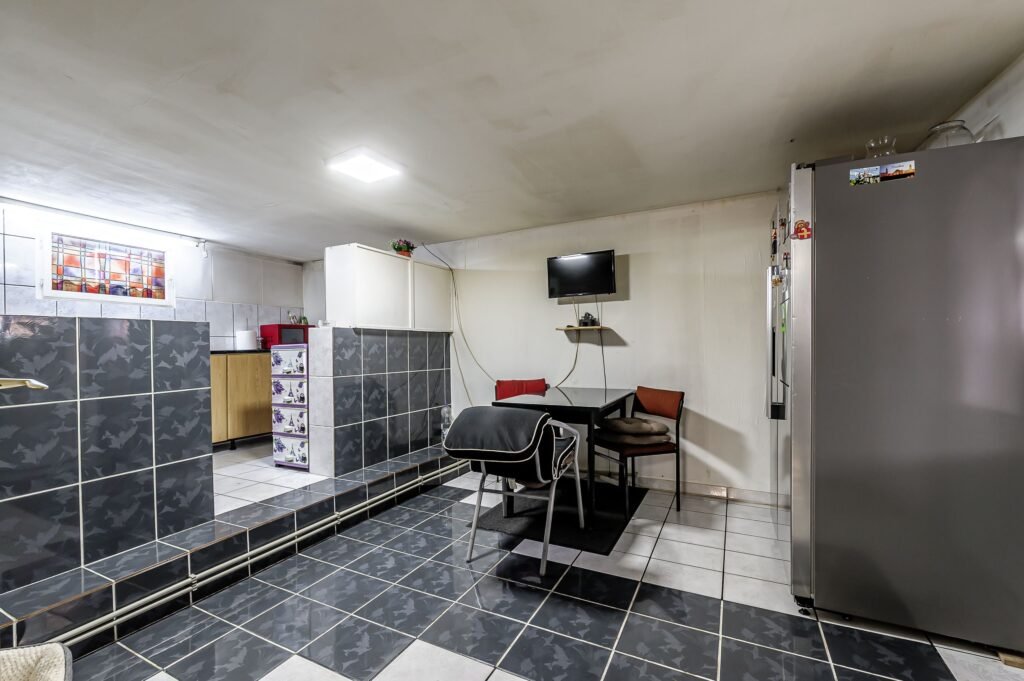 De vânzare REZERVAT! Casă locuibilă în Sânleani. în zona Arad 4 camere 3 dormitoare Arad 5