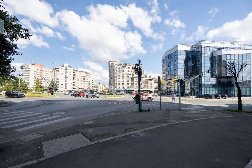 De vânzare Rezervat Apartament decomandat cu 3 camere in zona spitalului în zona Intim 3 camere 2 dormitoare Arad 1