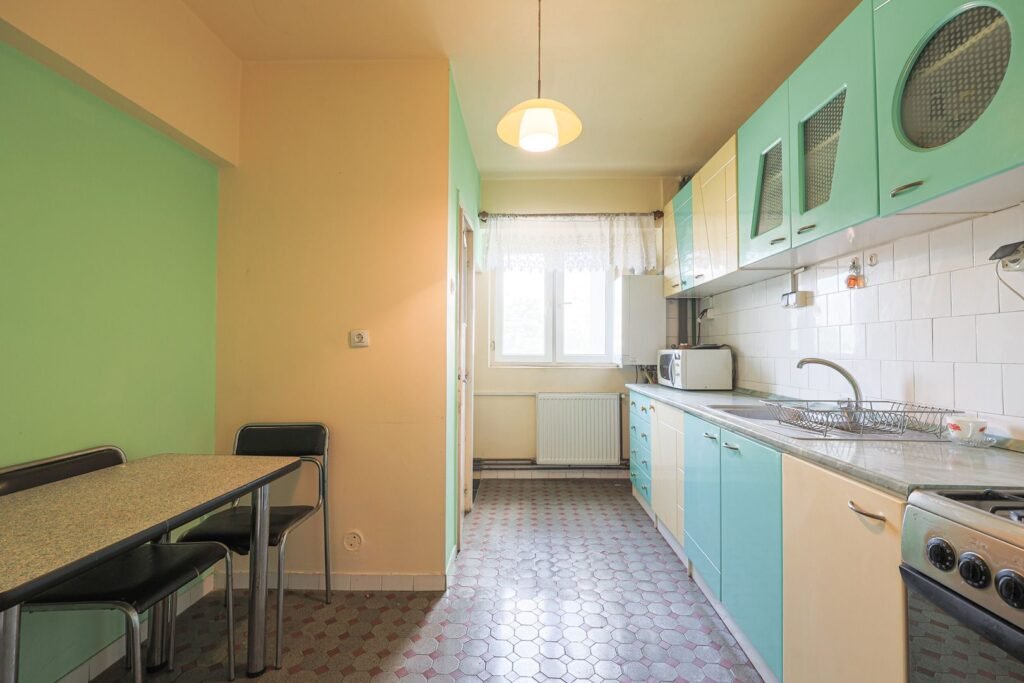 De vânzare Rezervat Apartament decomandat cu 3 camere in zona spitalului în zona Intim 3 camere 2 dormitoare Arad 2