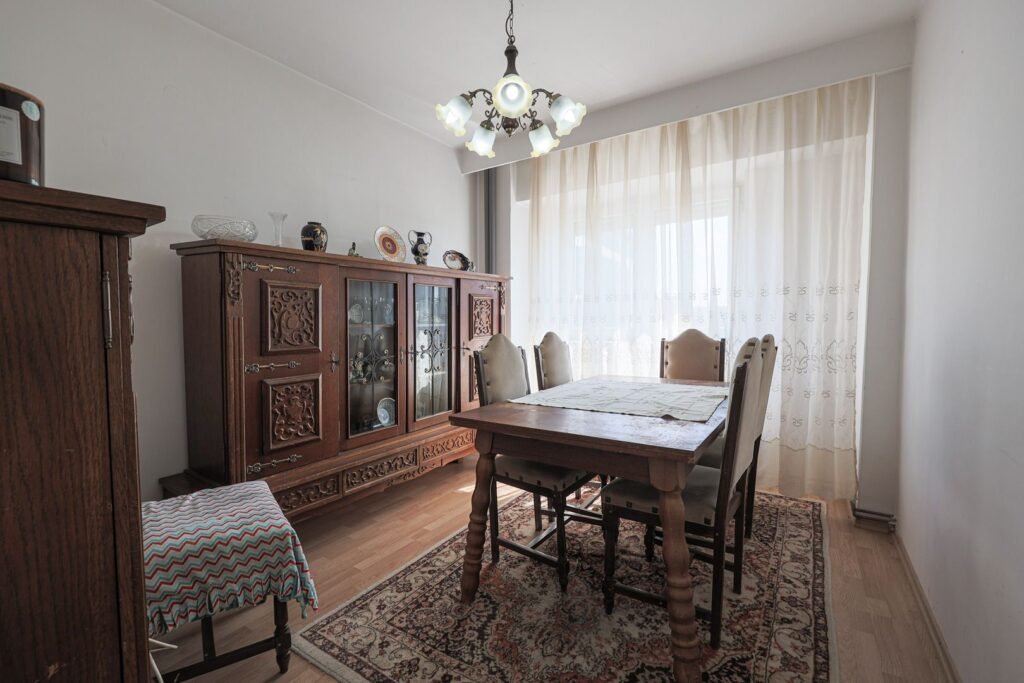 De vânzare Rezervat Apartament decomandat cu 3 camere in zona spitalului în zona Intim 3 camere 2 dormitoare Arad 3