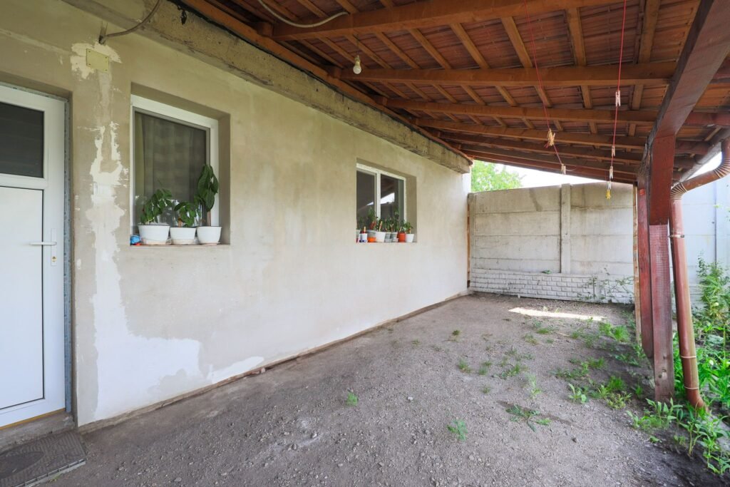 De vânzare Rezervat Casă renovată cu 3 camere din cărămidă în Gradiste în zona Gradiste 3 camere 2 dormitoare Arad 1