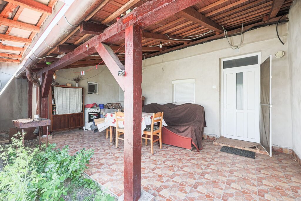 De vânzare Rezervat Casă renovată cu 3 camere din cărămidă în Gradiste în zona Gradiste 3 camere 2 dormitoare Arad 1