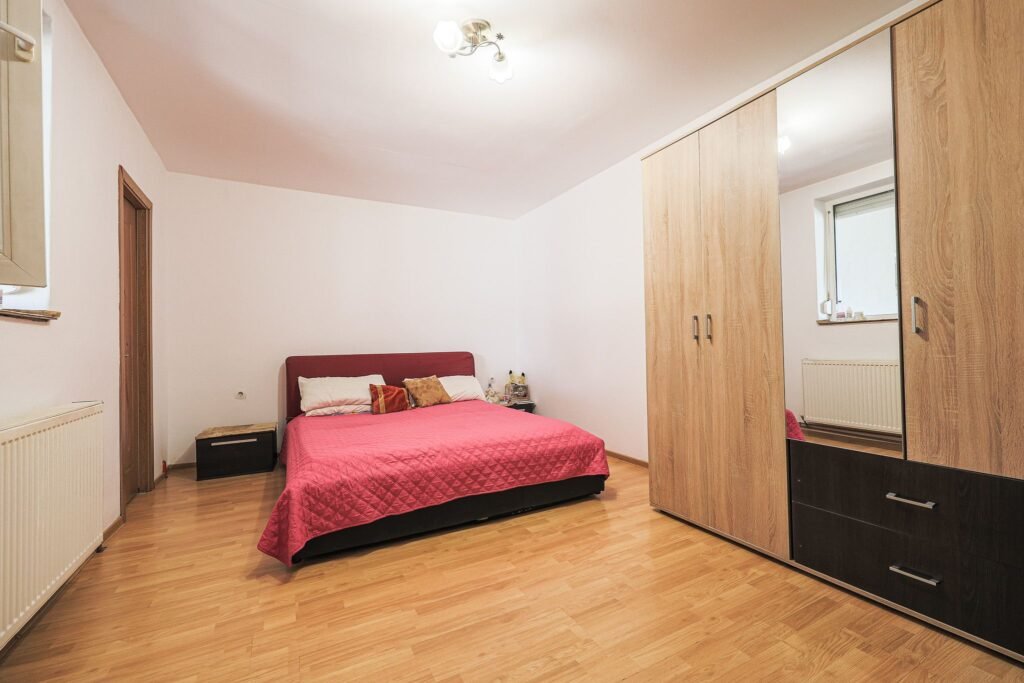 De vânzare Rezervat Casă renovată cu 3 camere din cărămidă în Gradiste în zona Gradiste 3 camere 2 dormitoare Arad 4