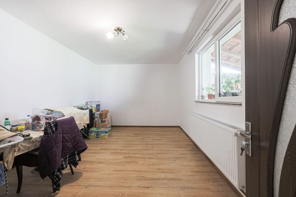 De vânzare Rezervat Casă renovată cu 3 camere din cărămidă în Gradiste în zona Gradiste 3 camere 2 dormitoare Arad 6