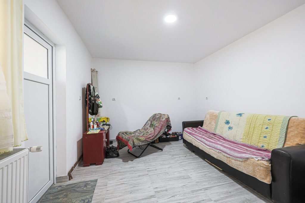 De vânzare Rezervat Casă renovată cu 3 camere din cărămidă în Gradiste în zona Gradiste 3 camere 2 dormitoare Arad 8