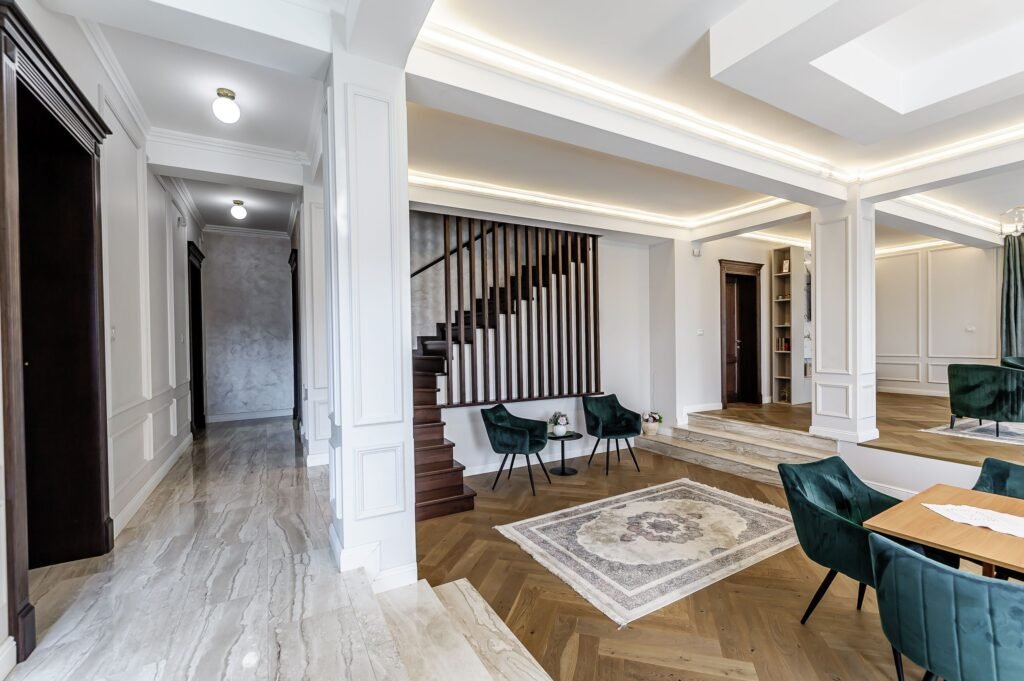 Vilă complet amenajată LUX, ideală pentru o familie cu stil De vânzare Vilă complet amenajată LUX, ideală pentru o familie cu stil în zona 6 Vanatori 5 camere 4 dormitoare Arad 1