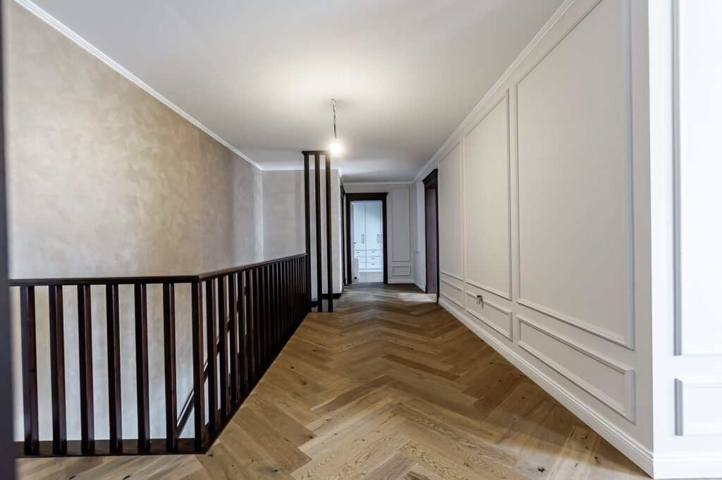 Vilă complet amenajată LUX, ideală pentru o familie cu stil De vânzare Vilă complet amenajată LUX, ideală pentru o familie cu stil în zona 6 Vanatori 5 camere 4 dormitoare Arad 1