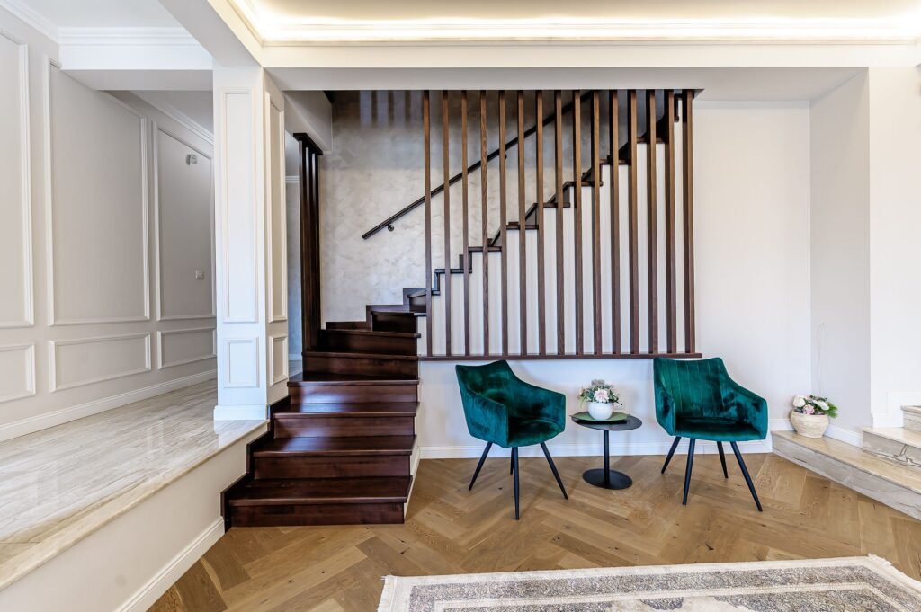 Vilă complet amenajată LUX, ideală pentru o familie cu stil De vânzare Vilă complet amenajată LUX, ideală pentru o familie cu stil în zona 6 Vanatori 5 camere 4 dormitoare Arad 1