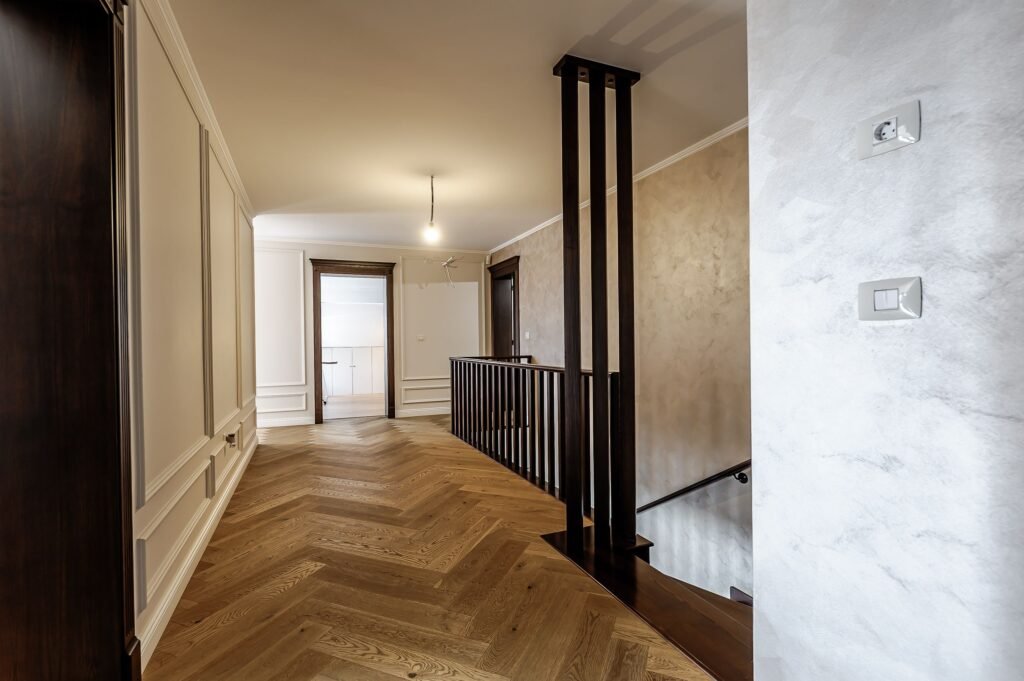 Vilă complet amenajată LUX, ideală pentru o familie cu stil De vânzare Vilă complet amenajată LUX, ideală pentru o familie cu stil în zona 6 Vanatori 5 camere 4 dormitoare Arad 1