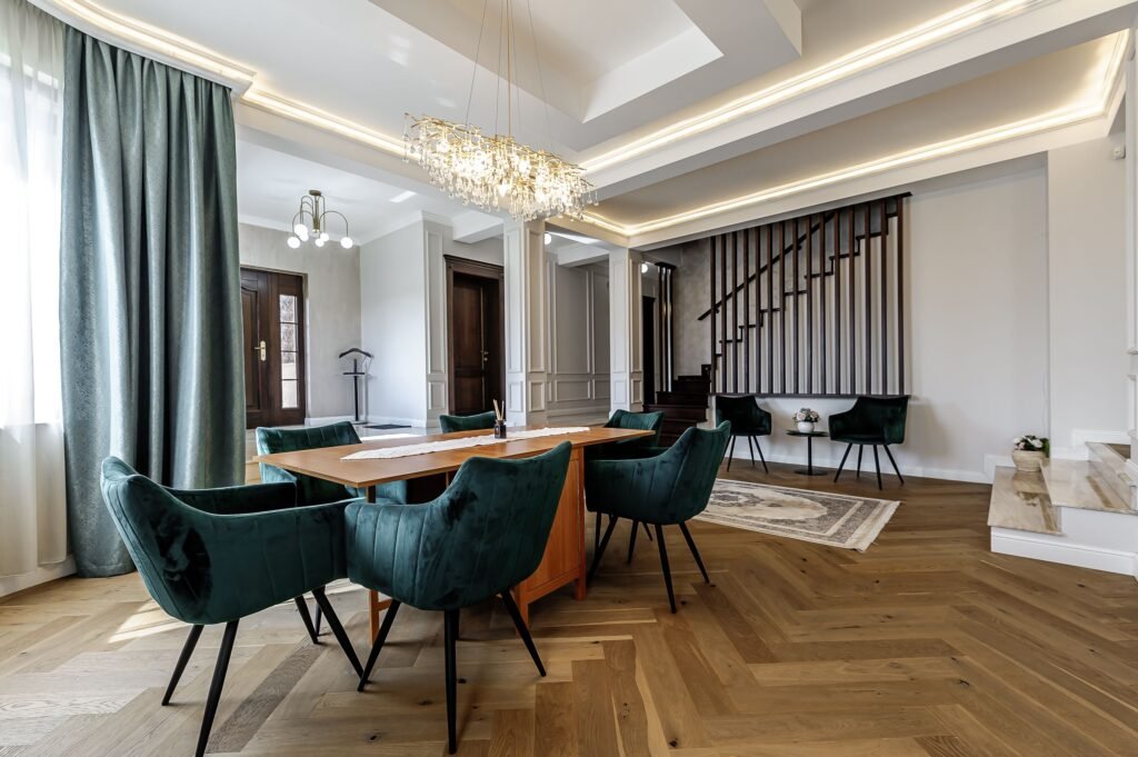 Vilă complet amenajată LUX, ideală pentru o familie cu stil De vânzare Vilă complet amenajată LUX, ideală pentru o familie cu stil în zona 6 Vanatori 5 camere 4 dormitoare Arad 1