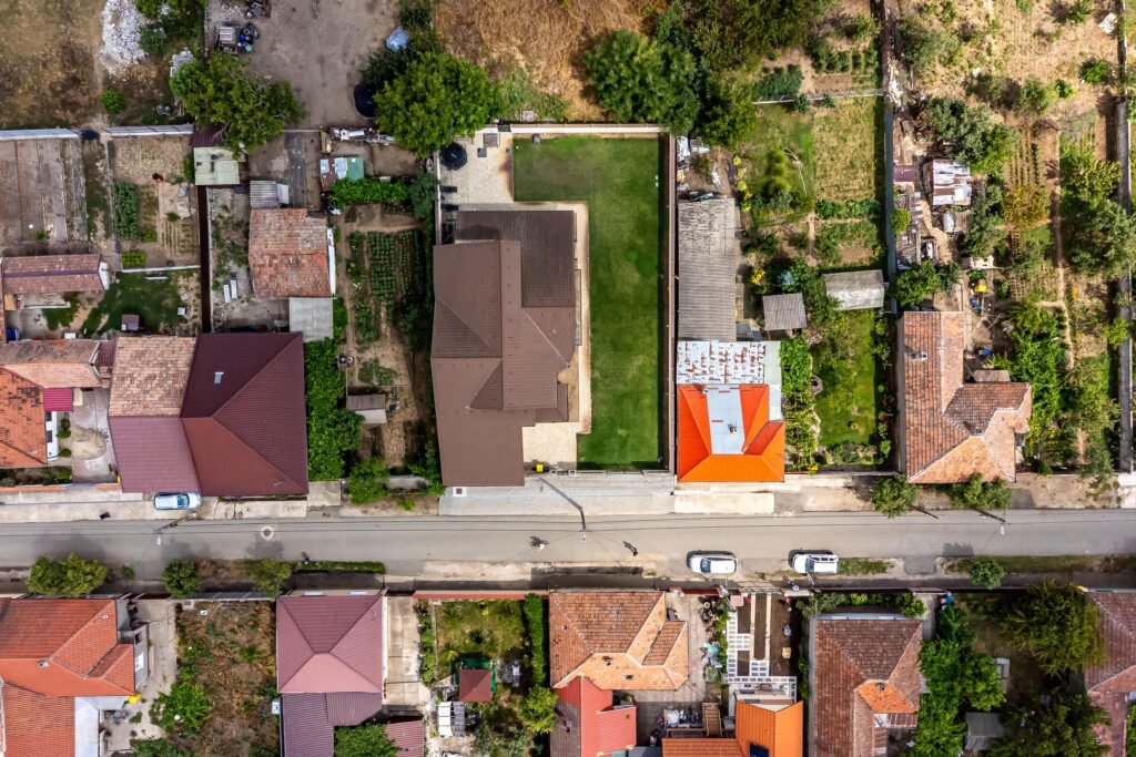 Vilă complet amenajată LUX, ideală pentru o familie cu stil De vânzare Vilă complet amenajată LUX, ideală pentru o familie cu stil în zona 6 Vanatori 5 camere 4 dormitoare Arad 1