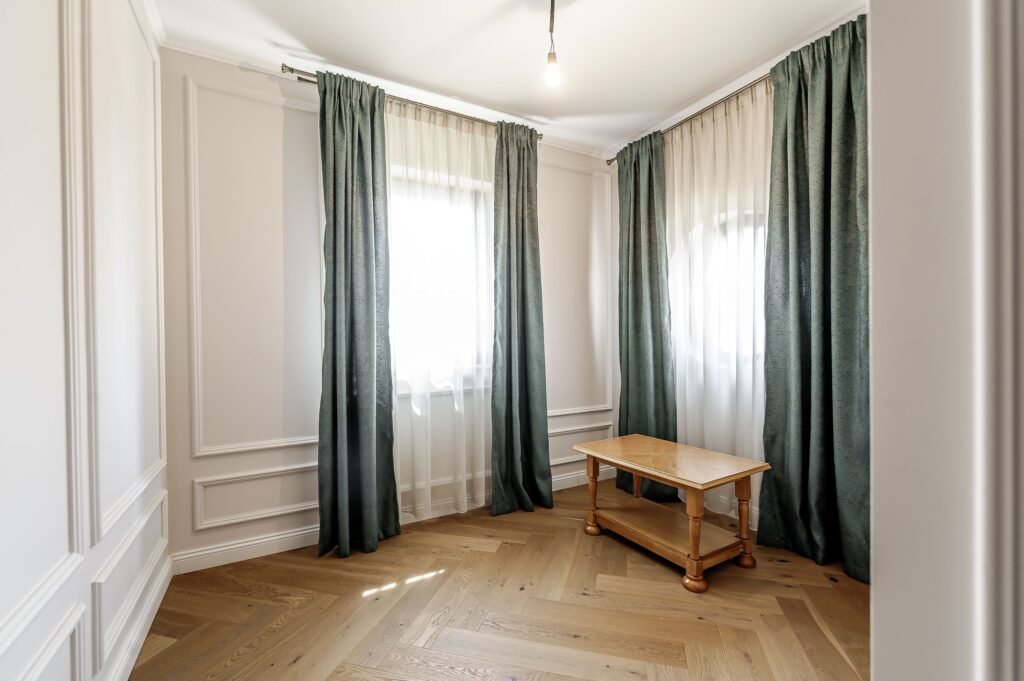 De vânzare Vilă de lux complet amenajată, ideală pentru o familie cu stil în zona 6 Vanatori 5 camere 4 dormitoare Arad 25