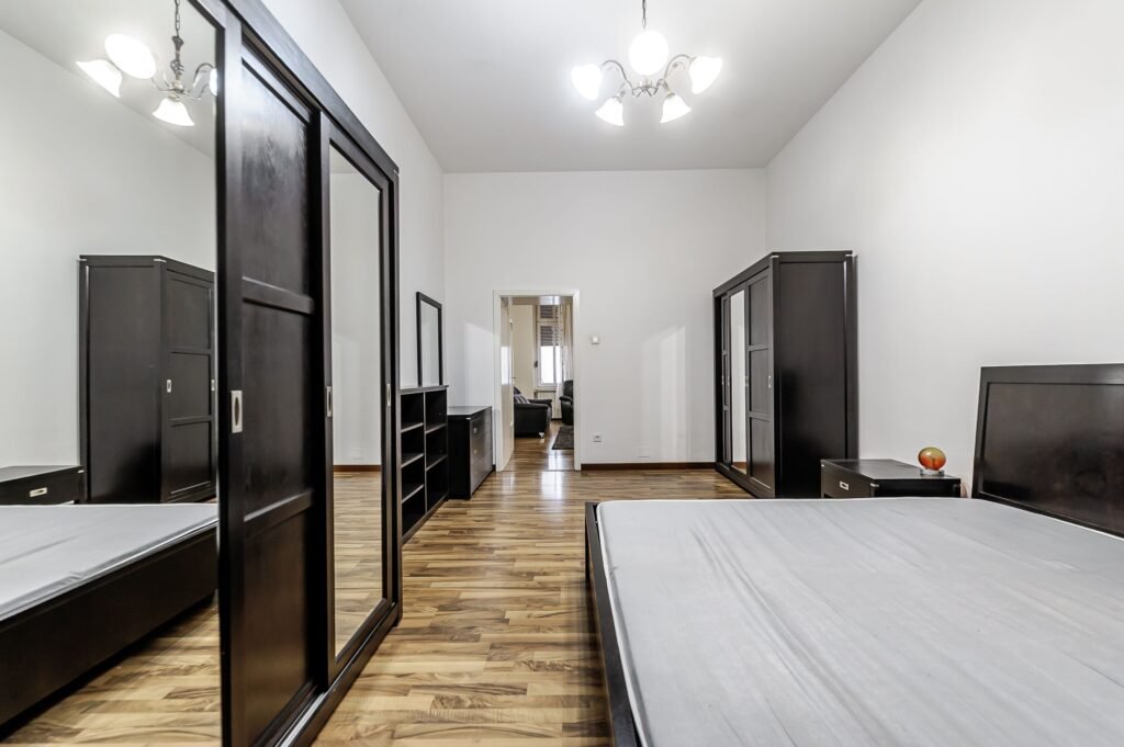 Apartament 2 camere – Etaj 1 – Palatul Neumann, Arad – COMISION 0% De vânzare Apartament 2 camere – Etaj 1 – Palatul Neumann, Arad – COMISION 0% în zona Ultracentral 2 camere 1 dormitor Arad 2