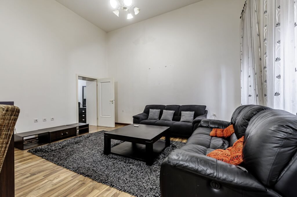 Apartament 2 camere – Etaj 1 – Palatul Neumann, Arad – COMISION 0% De vânzare Apartament 2 camere – Etaj 1 – Palatul Neumann, Arad – COMISION 0% în zona Ultracentral 2 camere 1 dormitor Arad 3