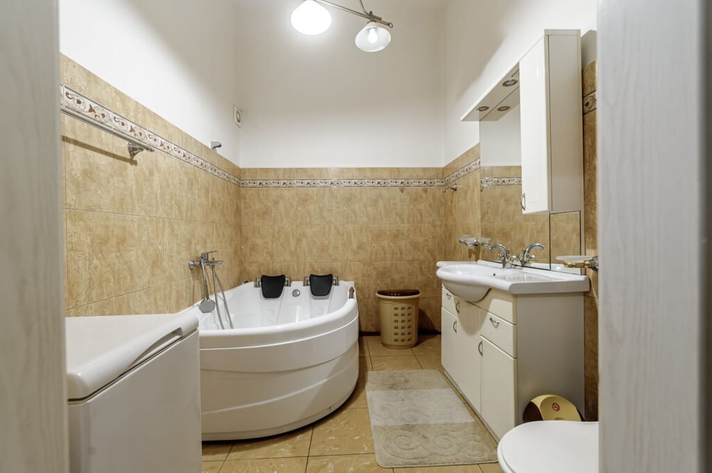 De vânzare Apartament 2 camere – Etaj 1 – Palatul Neumann, Arad – COMISION 0% în zona Ultracentral 2 camere 1 dormitor Arad 5