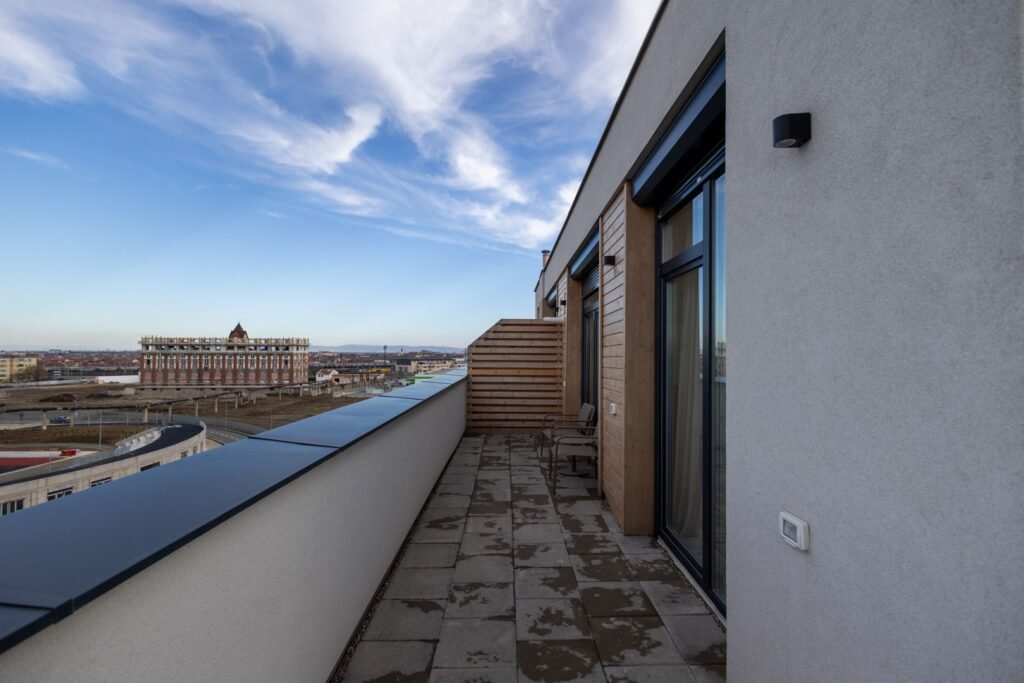 De vânzare CEL MAI BUN PRET pentru un PENTHOUSE NOU – ARED LANGA AFI – COMISION 0 în zona UTA 2 camere 1 dormitor Arad 1