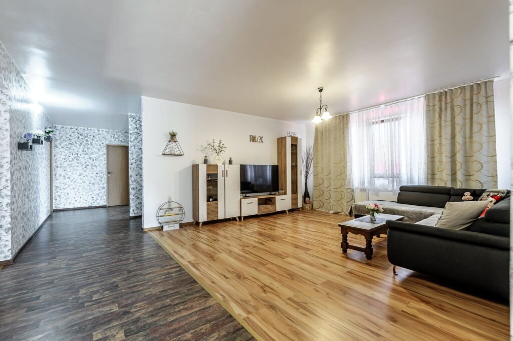 De vânzare Casă 2008 – 6 camere – teren 1440 mp – Zadareni, Arad – COMISION 0% în zona Arad 6 camere 5 dormitoare Arad 1