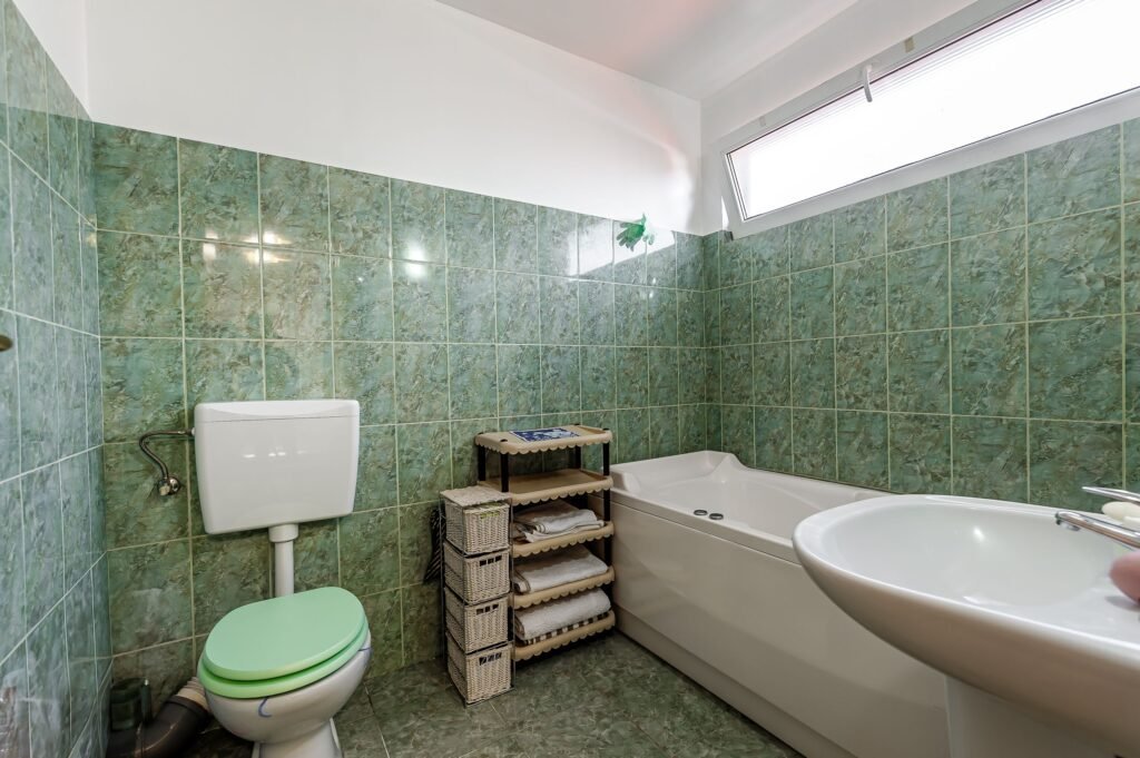 De vânzare Casă 2008 – 6 camere – teren 1440 mp – Zadareni, Arad – COMISION 0% în zona Arad 6 camere 5 dormitoare Arad 1