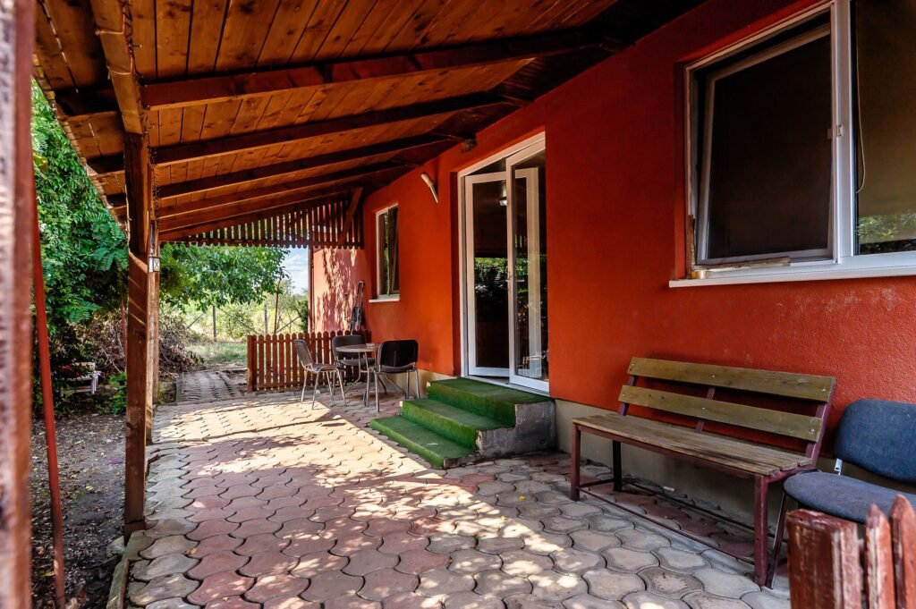 Casă 2008 – 6 camere – teren 1440 mp – Zadareni, Arad – COMISION 0% De vânzare Casă 2008 – 6 camere – teren 1440 mp – Zadareni, Arad – COMISION 0% în zona Arad 6 camere 5 dormitoare Arad 9