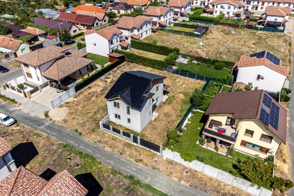 De vânzare Casă de vânzare – Aradul Nou, Str. Constituției în zona Aradul Nou 5 camere 4 dormitoare Arad 1