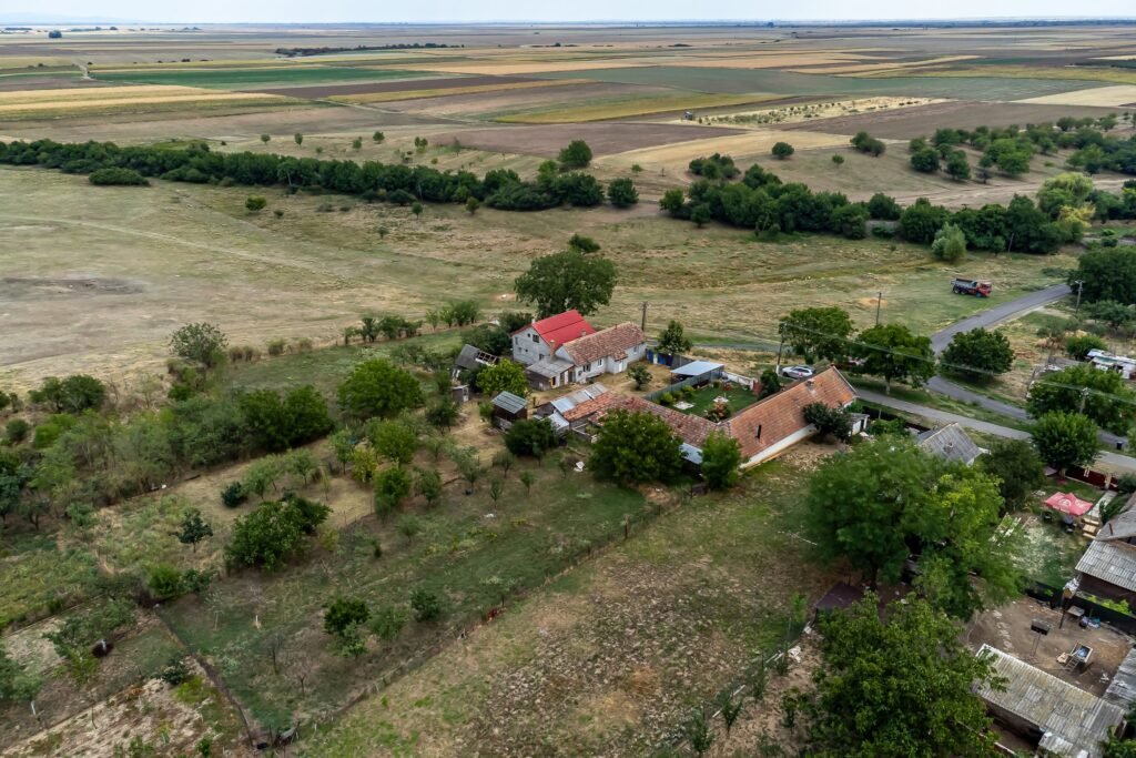 Casă din caramida cu teren generos în Felnac Comision 0 De vânzare Casă din caramida cu teren generos în Felnac Comision 0 în zona Arad 3 camere 2 dormitoare Arad 7