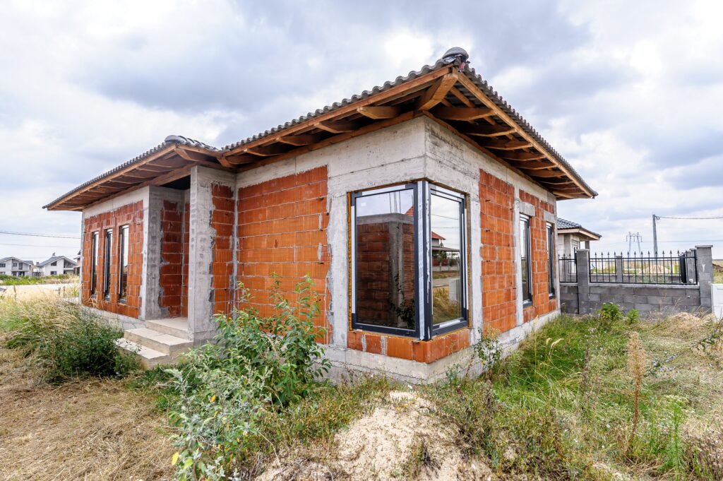 Casă nefinisata la sol in Fântânele, cartier nou Comsion 0 De vânzare Casă nefinisata la sol in Fântânele, cartier nou Comsion 0 în zona Arad 3 camere 2 dormitoare Arad 1