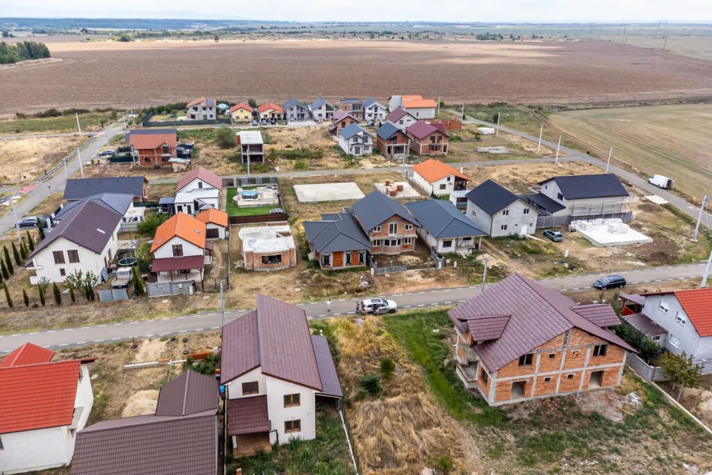Casă nefinisata la sol in Fântânele, cartier nou Comsion 0 De vânzare Casă nefinisata la sol in Fântânele, cartier nou Comsion 0 în zona Arad 3 camere 2 dormitoare Arad 7