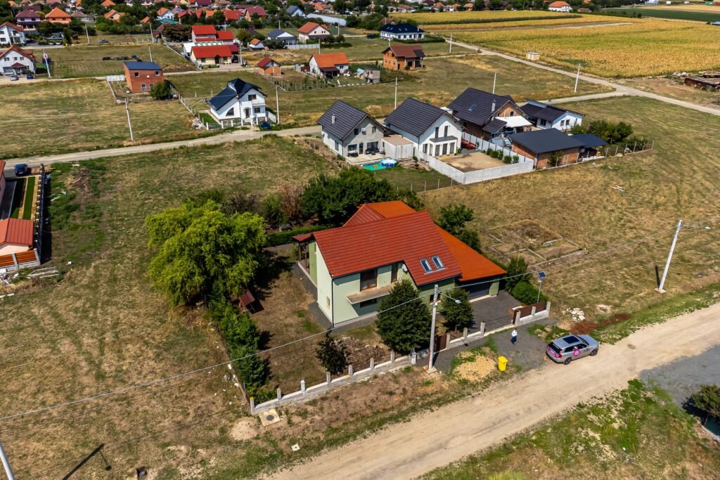 De vânzare Casă nouă, spațioasă, în cartierul rezidențial din Curtici în zona Central 6 camere 4 dormitoare Arad 1