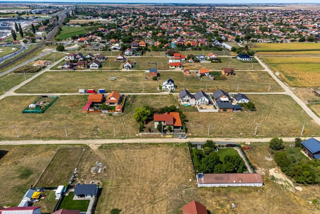 De vânzare Casă nouă, spațioasă, în cartierul rezidențial din Curtici în zona Central 6 camere 4 dormitoare Arad 12