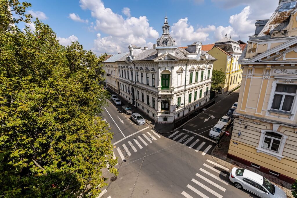 De vânzare Clădire ultracentrală de vânzare Bulevardul Decebal Comision 0 în zona Ultracentral Arad 1