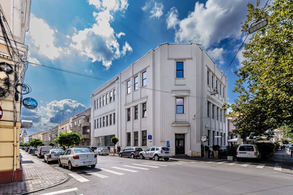 De vânzare Clădire ultracentrală de vânzare Bulevardul Decebal Comision 0 în zona Ultracentral Arad 1