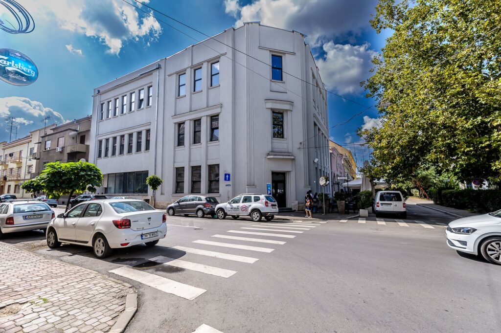 De vânzare Clădire ultracentrală de vânzare Bulevardul Decebal Comision 0 în zona Ultracentral Arad 1