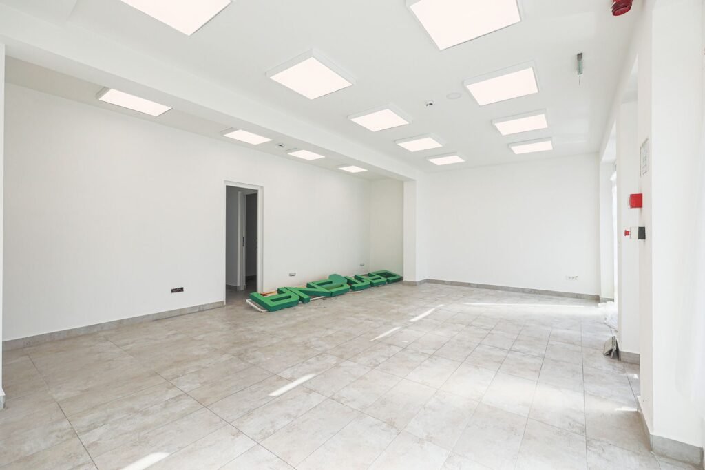 De închiriat De închiriat spațiu comercial – Calea Victoriei, Arad – COMISION 0% în zona Central 3 camere Arad 1