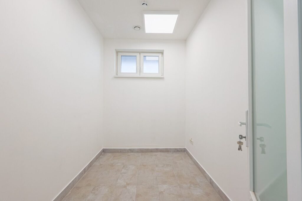 De închiriat De închiriat spațiu comercial – Calea Victoriei, Arad – COMISION 0% în zona Central 3 camere Arad 1