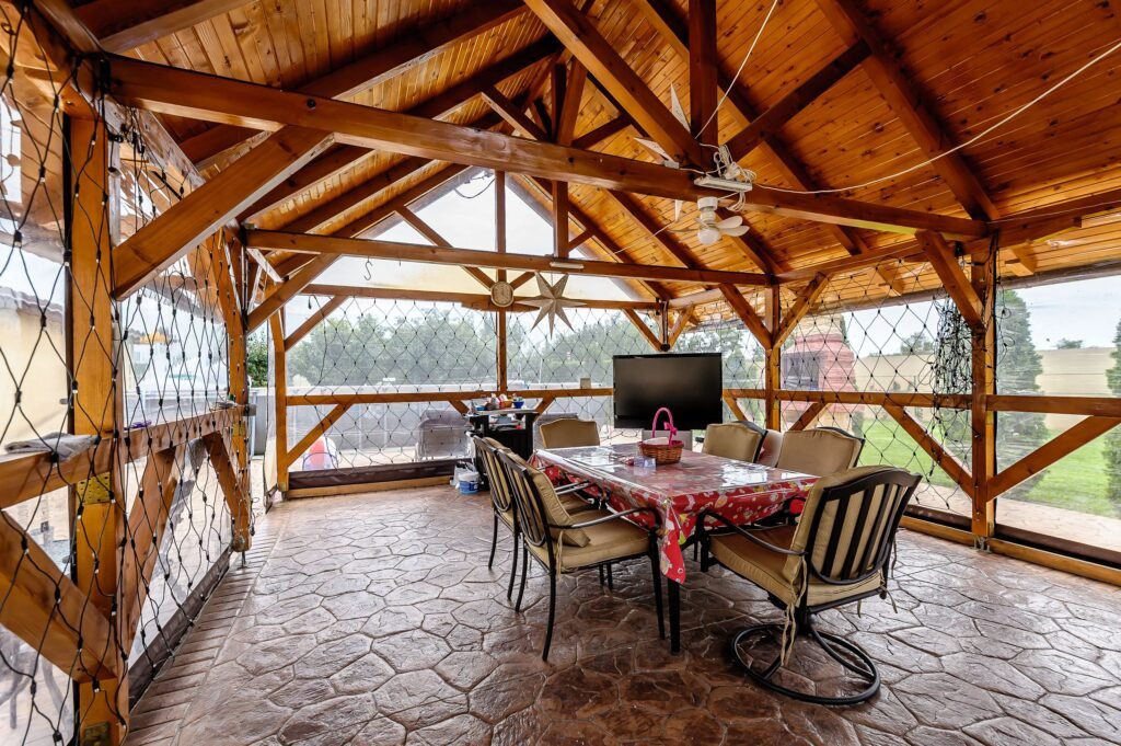 Proprietate de vis cu teren 2.880 mp și facilități PREMIUM Comision 0 De vânzare Proprietate de vis cu teren 2.880 mp și facilități PREMIUM Comision 0 în zona Arad 4 camere 2 dormitoare Arad 12