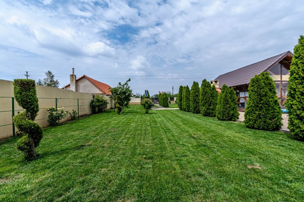 Proprietate de vis cu teren 2.880 mp și facilități PREMIUM Comision 0 De vânzare Proprietate de vis cu teren 2.880 mp și facilități PREMIUM Comision 0 în zona Arad 4 camere 2 dormitoare Arad 13