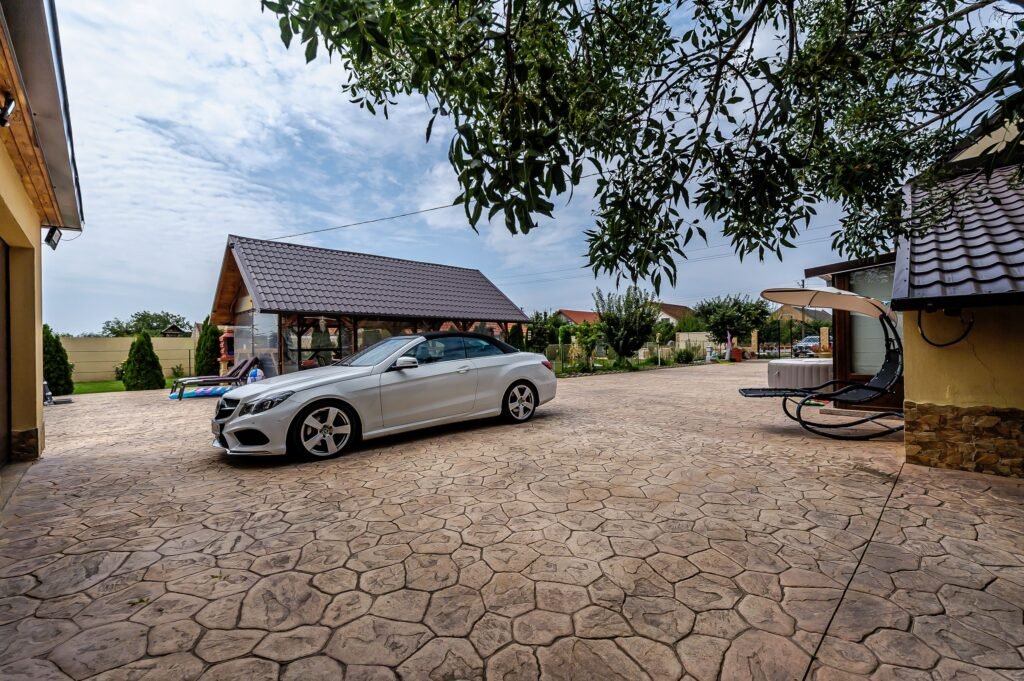 Proprietate de vis cu teren 2.880 mp și facilități PREMIUM Comision 0 De vânzare Proprietate de vis cu teren 2.880 mp și facilități PREMIUM Comision 0 în zona Arad 4 camere 2 dormitoare Arad 14