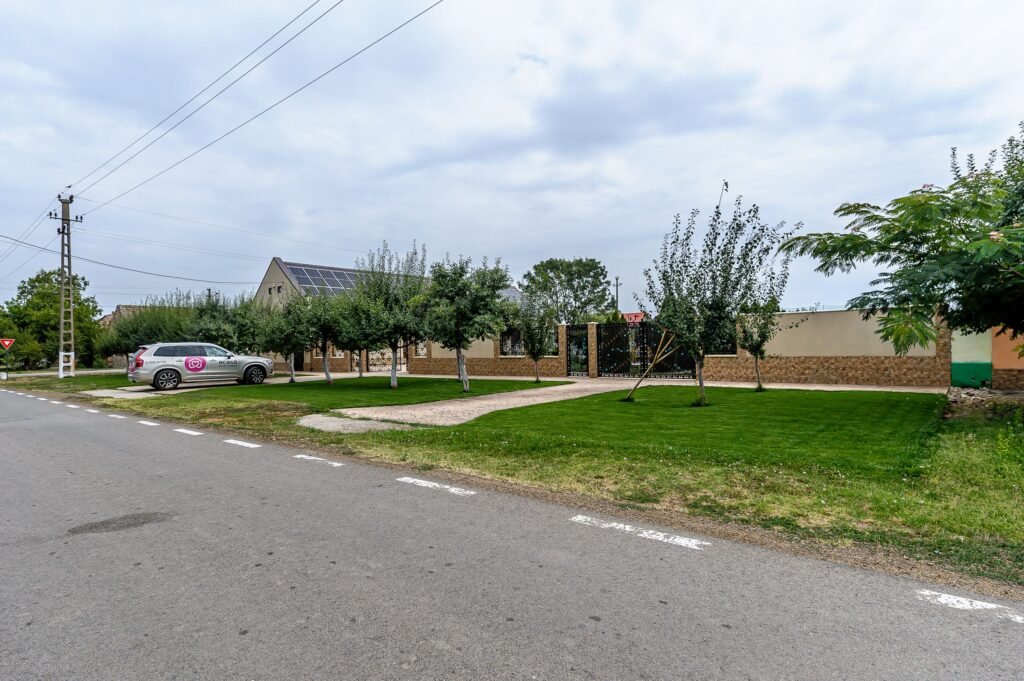 Proprietate de vis cu teren 2.880 mp și facilități PREMIUM Comision 0 De vânzare Proprietate de vis cu teren 2.880 mp și facilități PREMIUM Comision 0 în zona Arad 4 camere 2 dormitoare Arad 15