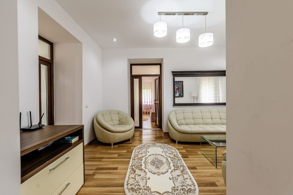 Proprietate de vis cu teren 2.880 mp și facilități PREMIUM Comision 0 De vânzare Proprietate de vis cu teren 2.880 mp și facilități PREMIUM Comision 0 în zona Arad 4 camere 2 dormitoare Arad 5