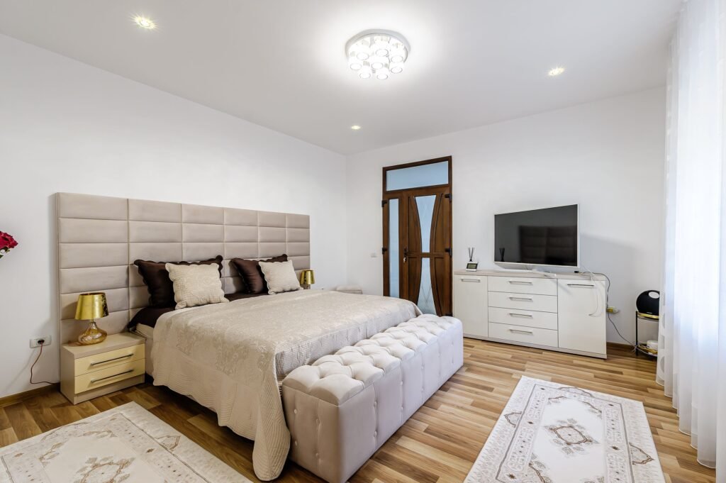 Proprietate de vis cu teren 2.880 mp și facilități PREMIUM Comision 0 De vânzare Proprietate de vis cu teren 2.880 mp și facilități PREMIUM Comision 0 în zona Arad 4 camere 2 dormitoare Arad 6