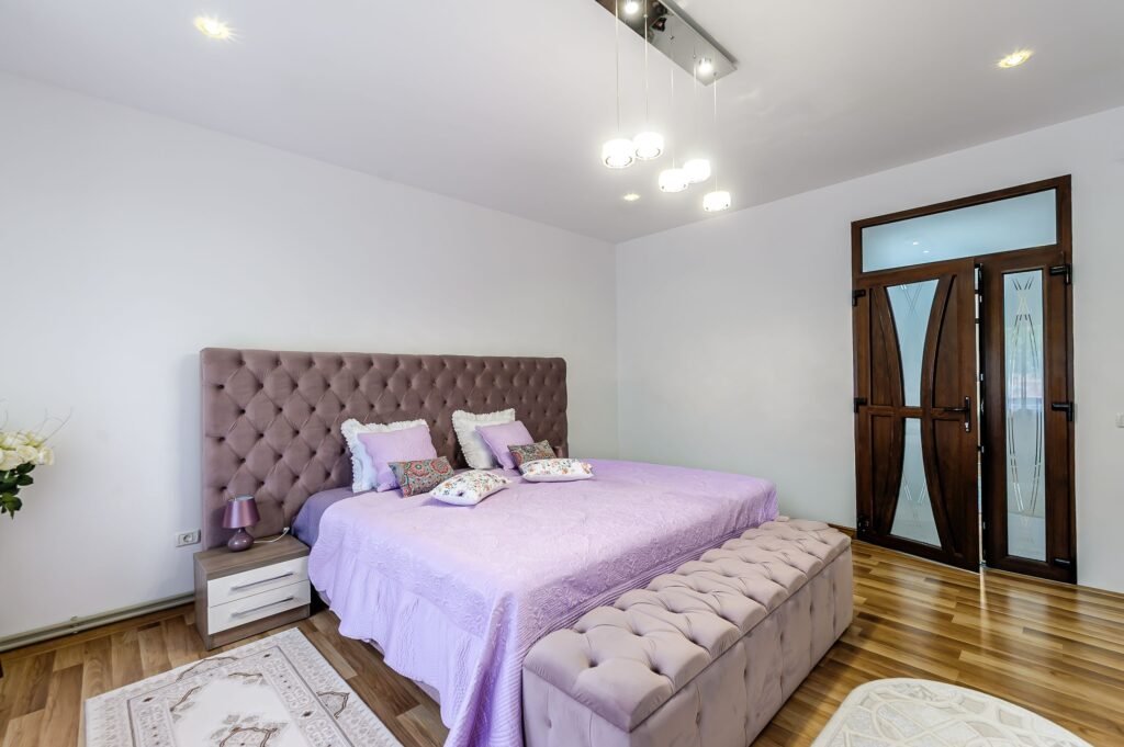 Proprietate de vis cu teren 2.880 mp și facilități PREMIUM Comision 0 De vânzare Proprietate de vis cu teren 2.880 mp și facilități PREMIUM Comision 0 în zona Arad 4 camere 2 dormitoare Arad 7