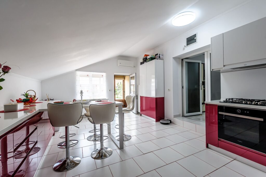 Proprietate de vis cu teren 2.880 mp și facilități PREMIUM Comision 0 De vânzare Proprietate de vis cu teren 2.880 mp și facilități PREMIUM Comision 0 în zona Arad 4 camere 2 dormitoare Arad 8