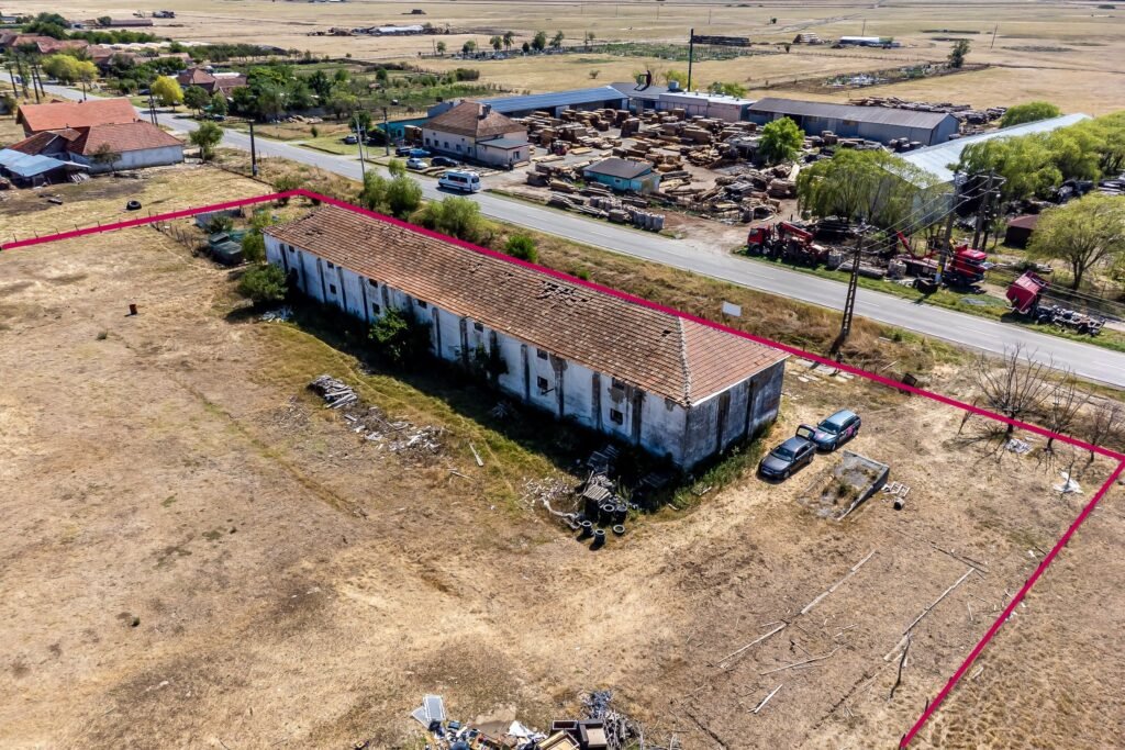 De vânzare Proprietate ideală pentru atelier sau mică afacere în Zărand! în zona Arad Arad 1