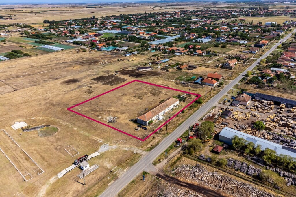 De vânzare Proprietate ideală pentru atelier sau mică afacere în Zărand! în zona Arad Arad 2