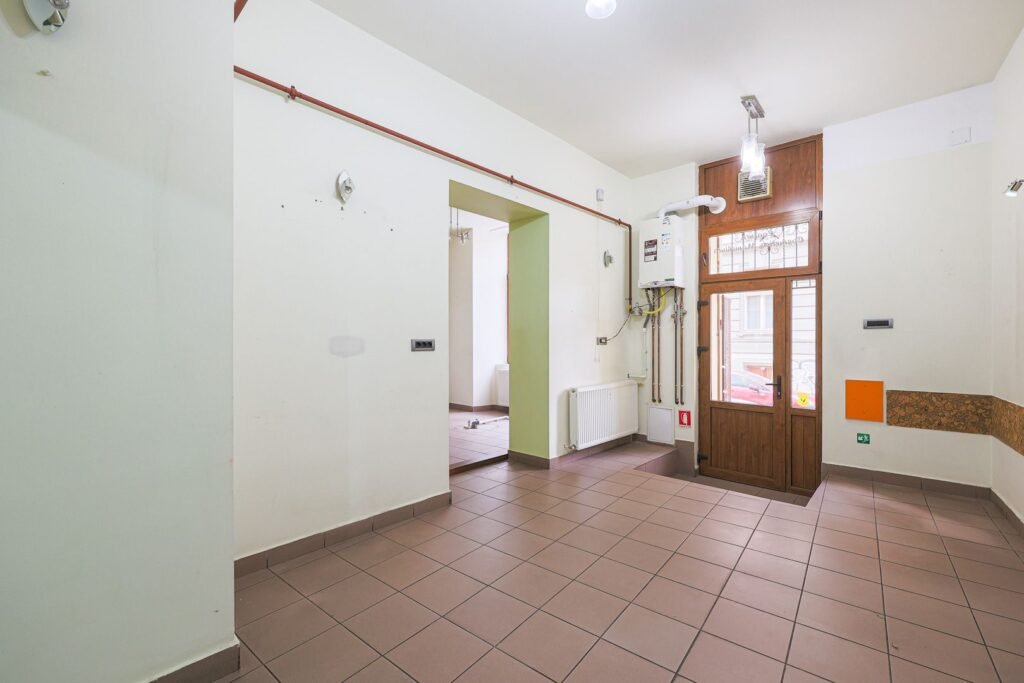 De vânzare Spațiu comercial strada Episcopiei nr 1, Pregătit pt afacerea ta! în zona Ultracentral 3 camere Arad 1